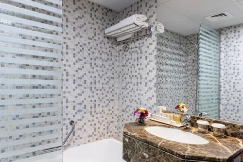 Three Bedroom Apartment Near Al Rigga Metro 4 Luxury Bookings