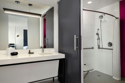 Guest Room Near Consulate General Of Brazil HOU 4 Luxury Bookings