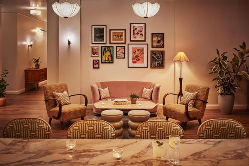 Queen Room Near Bush Theatre LON 5 Luxury Bookings