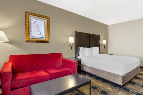 King Room With Sofa Bed Near Furr High School HOU 3 Luxury Bookings