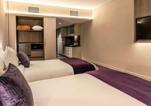 Deluxe King Or Twin Room Near Mazaya Centre Ad 4 Luxury Bookings