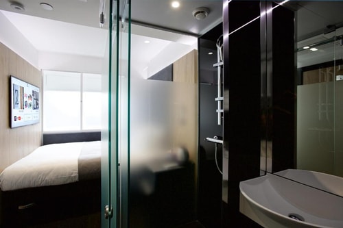 Queen Room Near Soho Square Gardens LON 3 Luxury Bookings