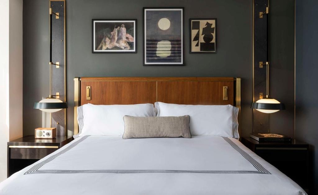 King Room Near Renaissance Tower DAL Luxury Bookings