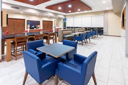 Standard King Room Near Simons Pharmacy HOU 7 Luxury Bookings