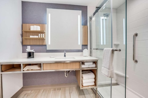 King Room Near Meadow Central DAL 2 Luxury Bookings