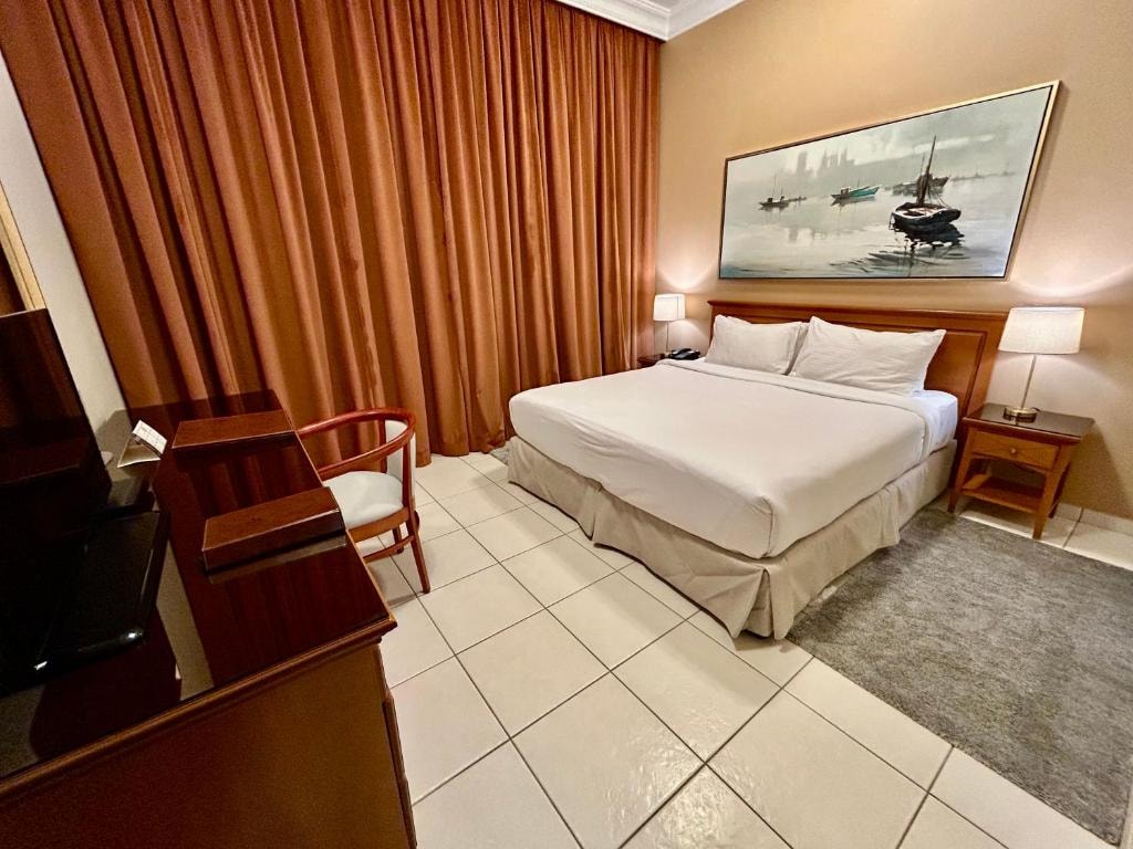 Family 1 Bedroom Apartment Near Emirates Market Luxury Bookings
