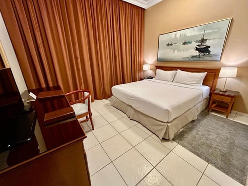 Family 1 Bedroom Apartment Near Emirates Market Luxury Bookings