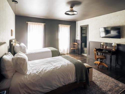 Standard Twin Room Near The UPS Store DAL 2 Luxury Bookings