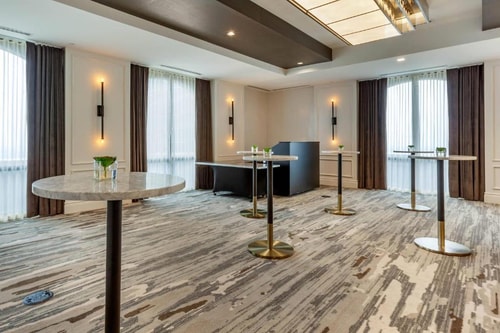 King Room Near Daikin Park Houston HOU 7 Luxury Bookings