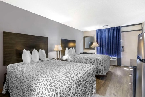 King or Twin Room Gator Golf Adventure Park ORL 2 Luxury Bookings