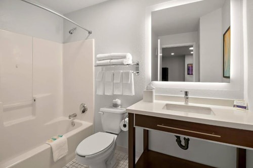 Standard Queen Room Near Sanlando Park ORL 5 Luxury Bookings