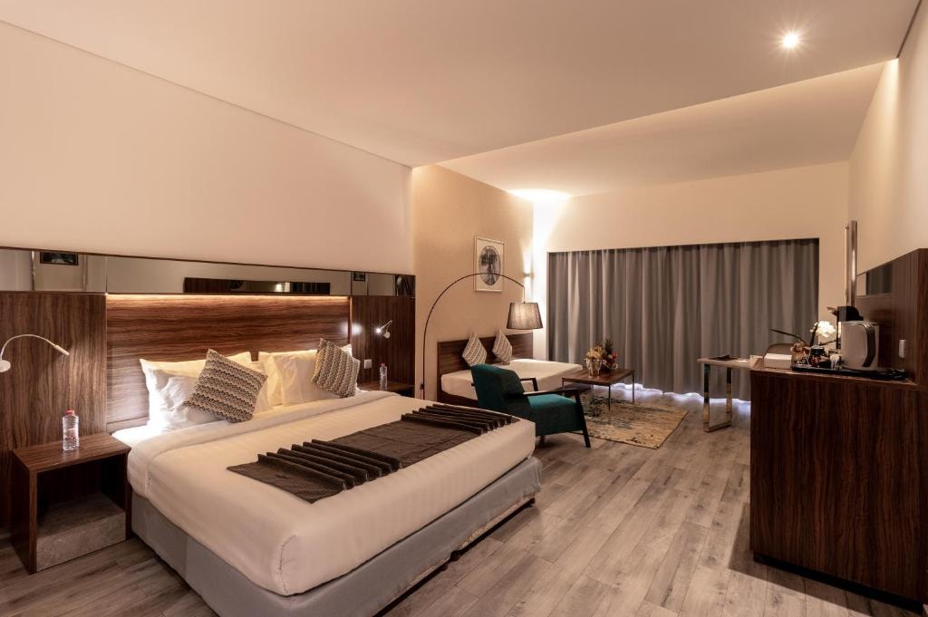 King Studio Pool View Near Dreamland Aqua Park Luxury Bookings