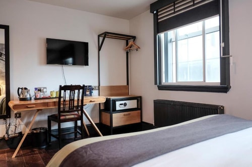Double Or Twin Room Near Capital Tower LON 3 Luxury Bookings
