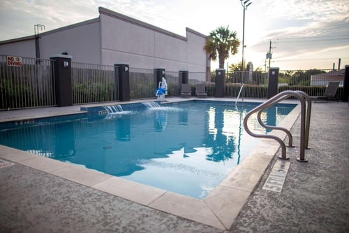 Deluxe King Room Near Thomas Bell Foster Park HOU 12 Luxury Bookings