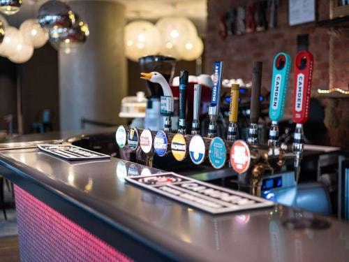King or Twin Room Near Tesco Bank LON 14 Luxury Bookings