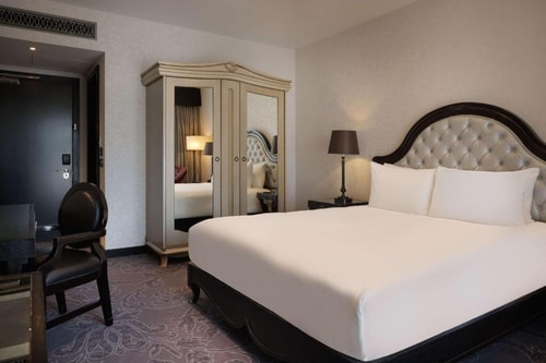 Guest Queen Room Near Syon Park LON Luxury Bookings