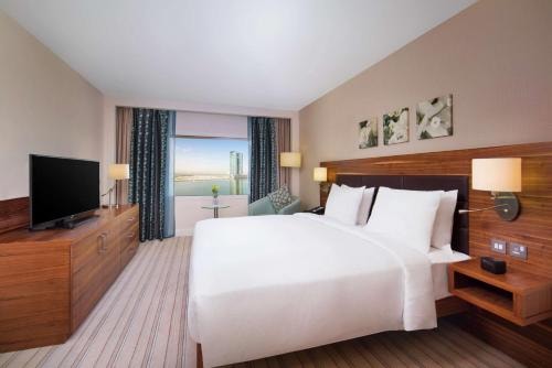 Two Bedroom King Suite Near Al Naeem Mall 1 Luxury Bookings