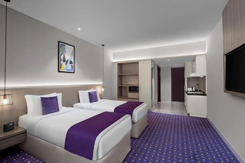 Deluxe King Or Twin Room Near Mazaya Centre Ad 2 Luxury Bookings