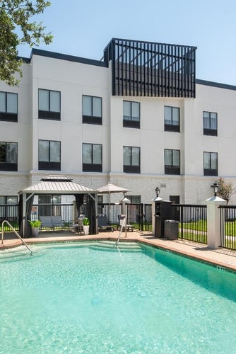 Standard King Room Near Arthur Storey Park HOU 14 Luxury Bookings