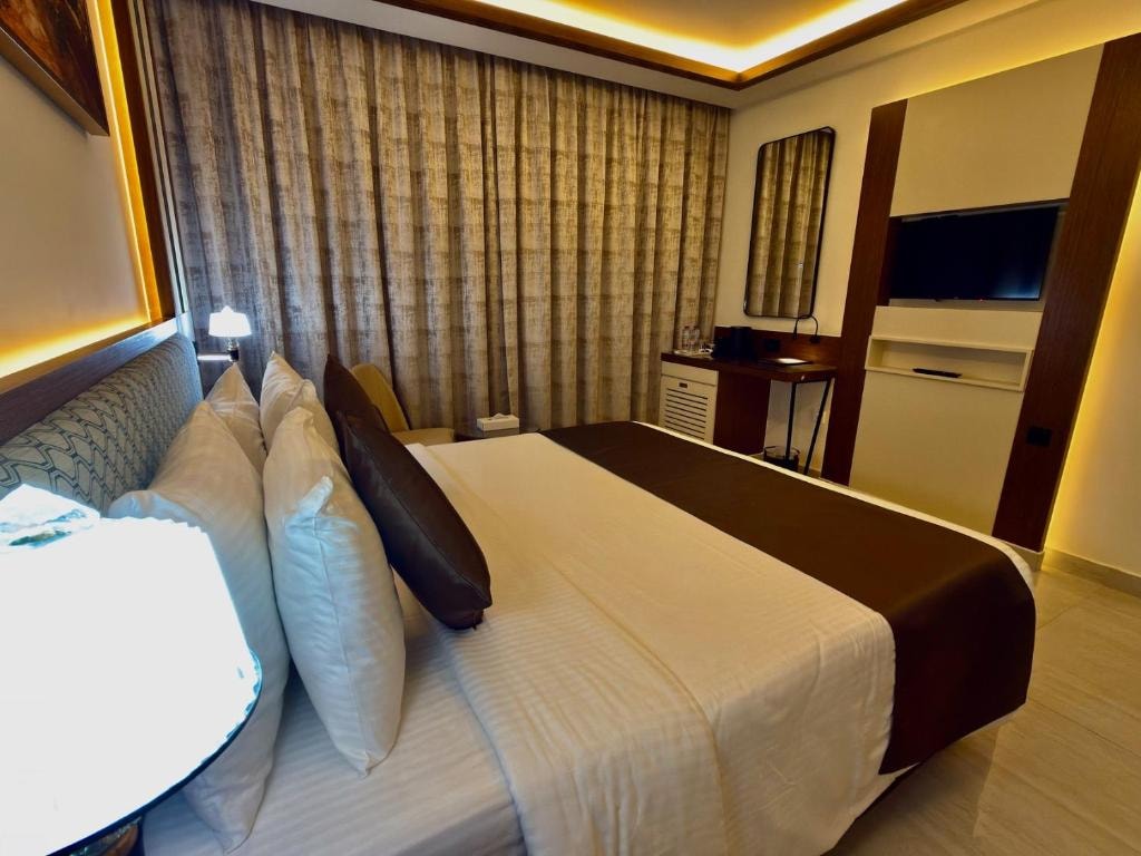 Standard King Or Twin Room Near New Academy School Luxury Bookings