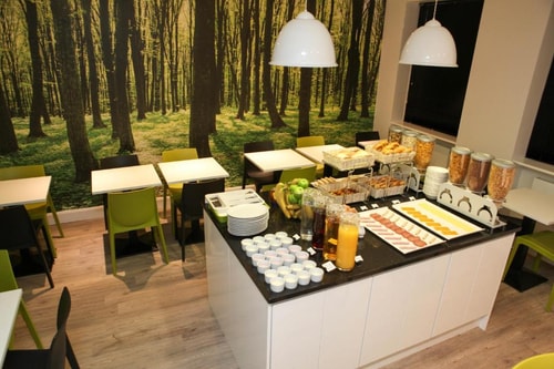 Double Room Near Norfolk Square Garden LON 15 Luxury Bookings