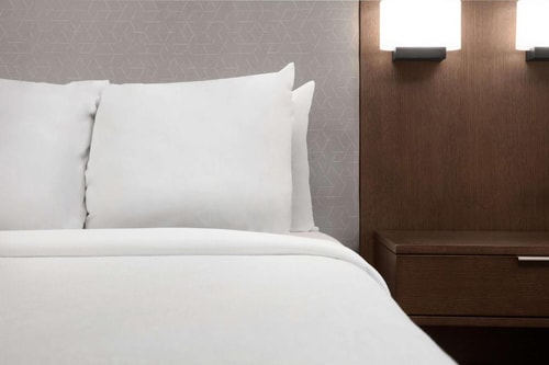 King Suite Near Swiss Watch & Diamond Exchange DAL 2 Luxury Bookings