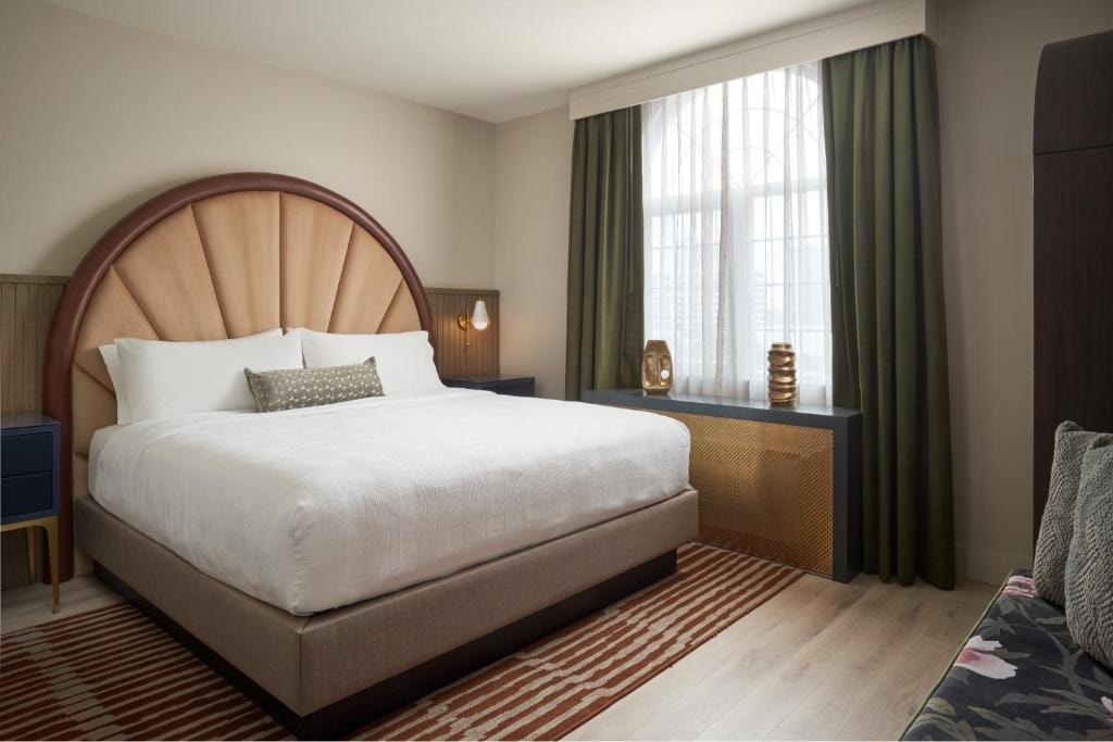 Standard Room Near Aroma 360 Houston Galleria HOU Luxury Bookings