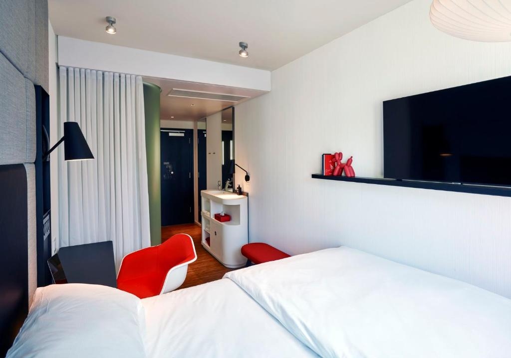 King Room Near Apollo Victoria Theatre London LON Luxury Bookings