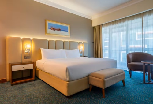 King Or Twin Guest Room Near Emirates SkyCargo Luxury Bookings