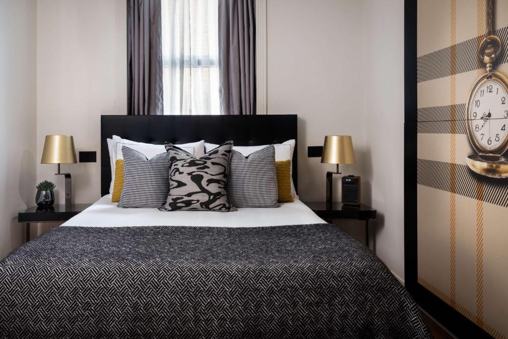 Double Room Near Tesco Express LON Luxury Bookings