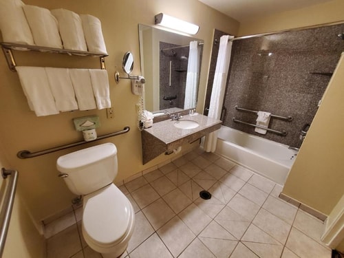 Queen Room Near Methodist Training Center HOU 3 Luxury Bookings