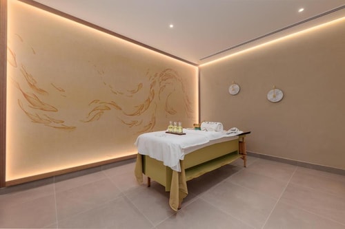 Standard King Or Twin Room Near Regina Tower JVC 12 Luxury Bookings