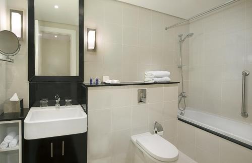 Deluxe Room With Skyline View Near Bay Avenue Park 3 Luxury Bookings