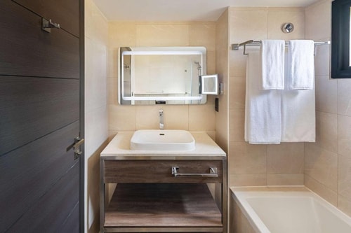 Premium Room Balcony Near Al Sarouj Roundabout 5 Luxury Bookings