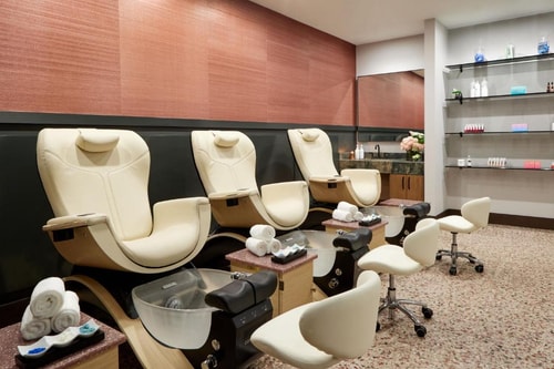 King Room Near Renaissance Tower DAL 19 Luxury Bookings