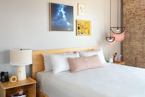 Standard Room Near Johnny's Chicken & Waffles DAL 2 Luxury Bookings