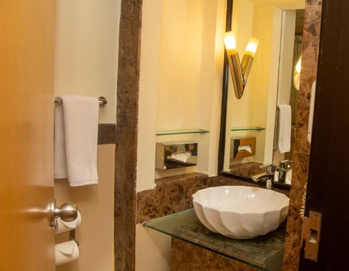 Standard Room Near Salah Al Din Metro Station 5 Luxury Bookings