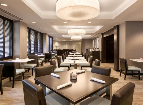King Room Near To Uptown Collection HOU 7 Luxury Bookings