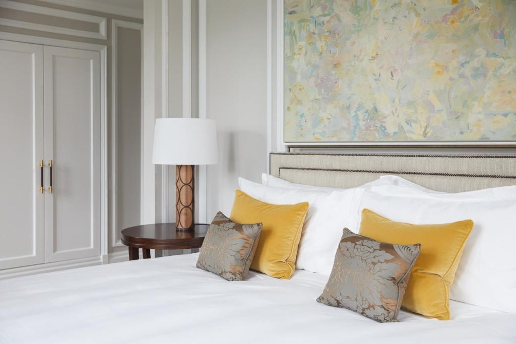 Superior Queen Room Near Belgrave Square LON Luxury Bookings