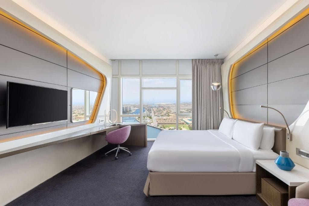 Deluxe Canal View Room Near JW Marriott Marquis Luxury Bookings