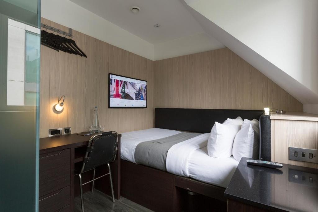 Queen Room Near Eaton Square Garden LON Luxury Bookings