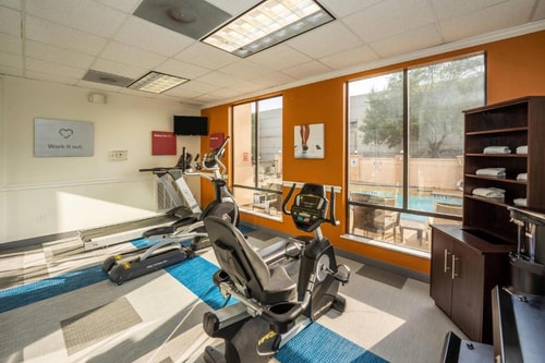 King Suite Near Maddies Baseball Field HOU 16 Luxury Bookings