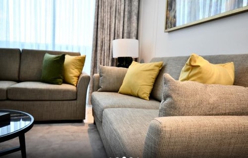 3 Bedroom Deluxe Apartment Near Barclays Bank LON 10 Luxury Bookings