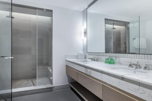 Standard Room Near Memorial Hills HOU 7 Luxury Bookings