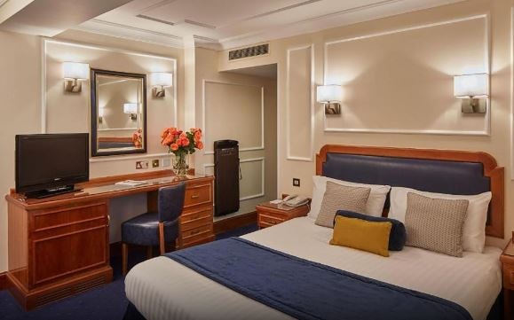 Double Room Near Body Mind Soul Coach LON Luxury Bookings