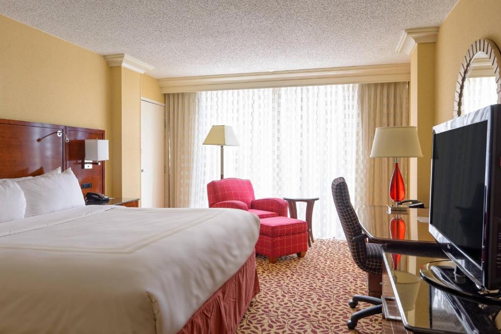 Guest Room Near Professional Alternatives HOU Luxury Bookings