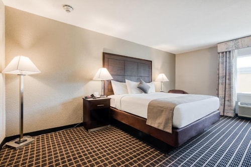King Room Near Lake point Church North Dallas DAL Luxury Bookings