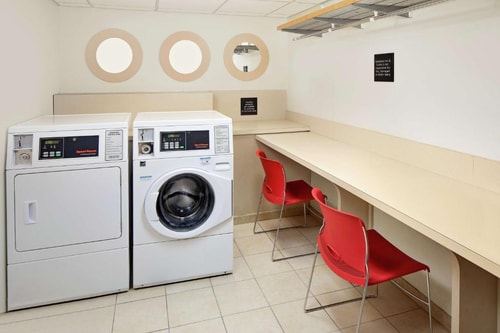 King Room Near Texas Oncology Medical Center HOU 13 Luxury Bookings