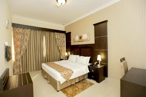 Classic Two Bedroom Near Mall Of Emirates 3 Luxury Bookings