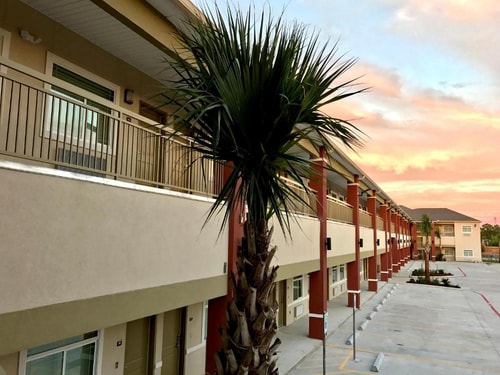 King Suite Near Collins Elementary School HOU 11 Luxury Bookings